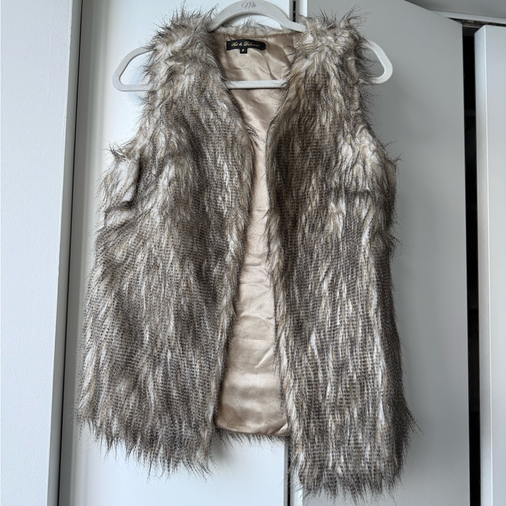Hot & Delicious Faux Fur Vest in Cream and Brown